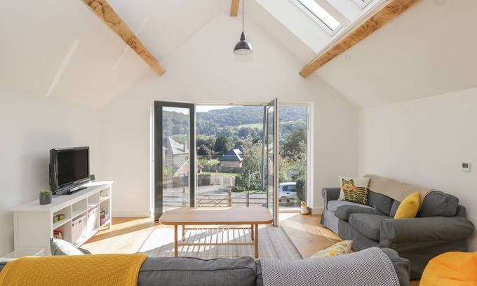 Monmouth Cottage | JOHN'S LOOKOUT, family friendly, with a garden in Monmouth