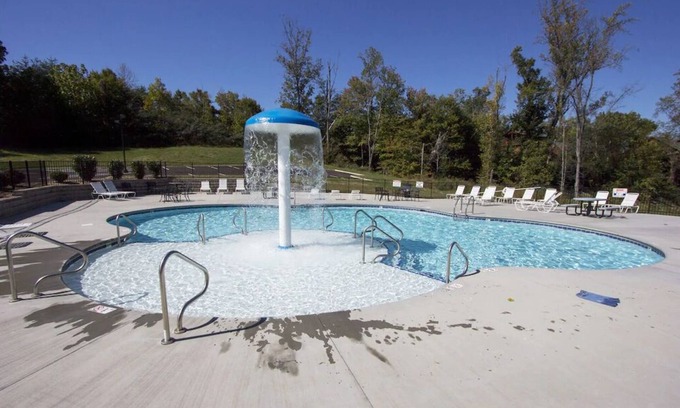 Pigeon Forge Condo | John's Mtn Blessing w/2 Pools, Hot tub, Arcade Games 7 BR & 6 BA. Sleeps 20+