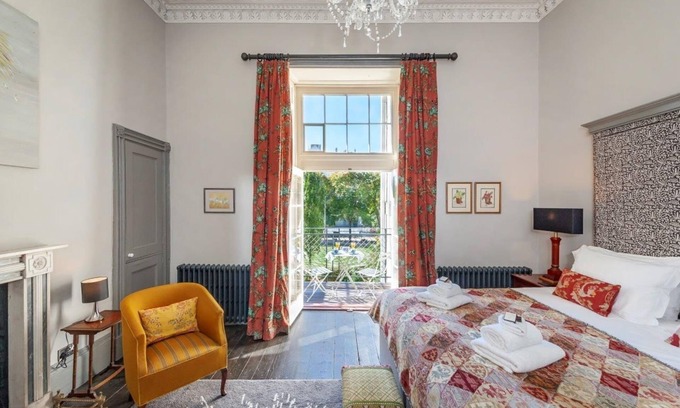 Bath Apartment | Johnstone on the Weir - Georgian gem overlooking Pulteney Weir