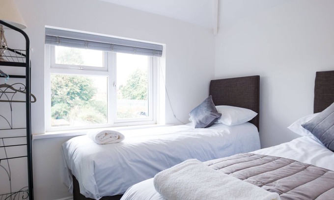 Walsall House | JOIVY Charming 3-bed house in Walsall