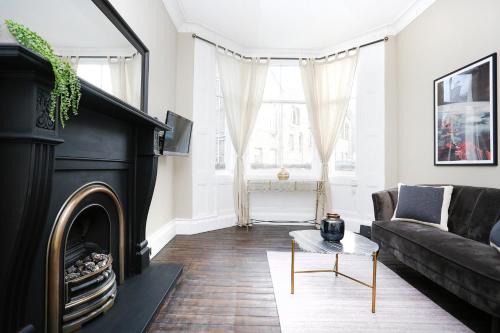 Bonnington Apartment | JOIVY Modern Apartment in Stockbridge