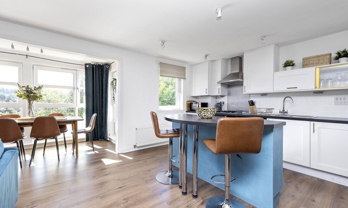 Slateford Apartment | JOIVY Stunning 2-Bed Flat W/Free Parking