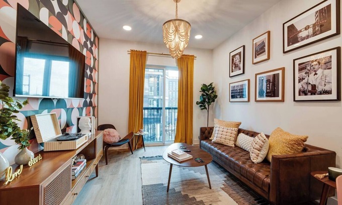 East Nashville Apartment | Jolene on Main | East Nash | 1 Mile to DTNash | A+, Jolene on Main | East Nash | 1 Mile to DTNash |