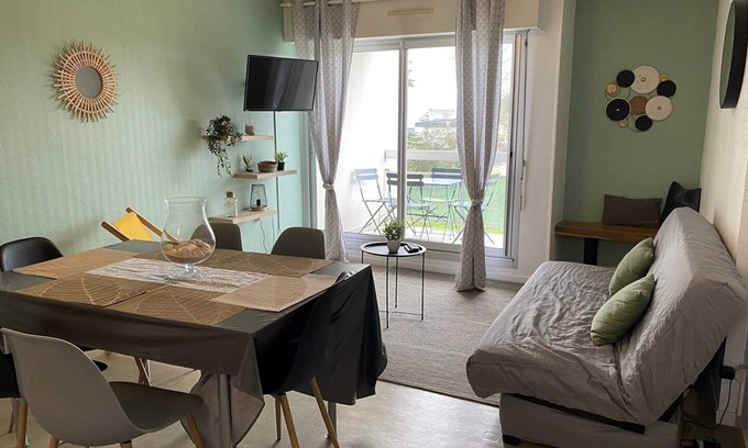 Saint-Cast-le-Guildo Apartment | Joli Appartement à la Décoration Soignée à 50m de la Plage de Pen Guen