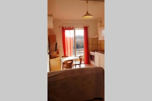 Roquebrun Apartment | Joli Appartement, terrasse plein sud