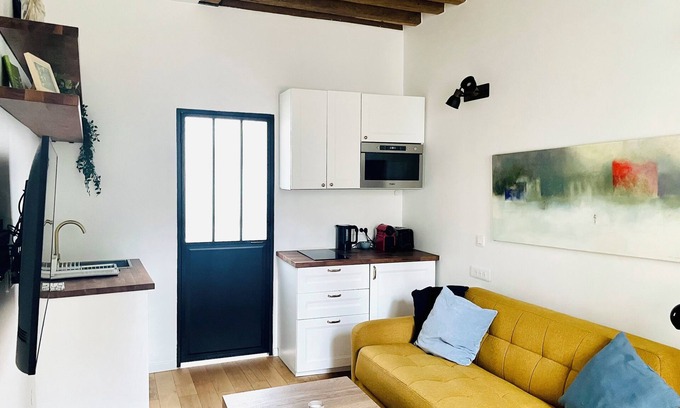 Marly-le-Roi Apartment | Joli Studio at the Marly-le-Roi Historical Center