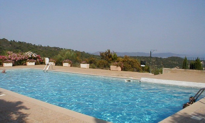 Cavalaire-sur-Mer Apartment | Joli Studio rez de Jardin Résidence Avec Piscine