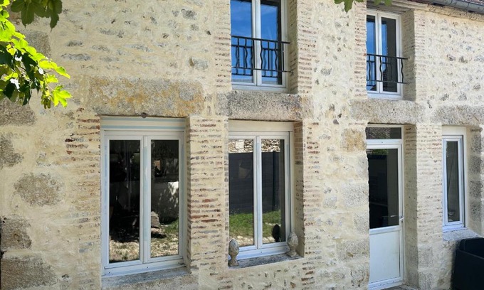 Briare Apartment | JOLIE MAISON AVEC JARDIN PRIVE DANS LE CENTRE VILLE DE BRIARE