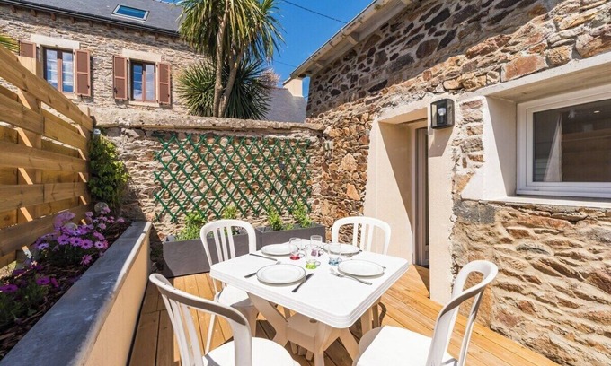 Ploubazlanec House | Jolie maison en pierre, vue mer et proche Bréhat