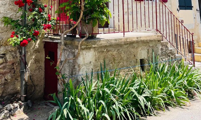 La Motte-Chalancon House | Jolie Maison de Village Spacieuse, Avec vue sur les Baronnies
