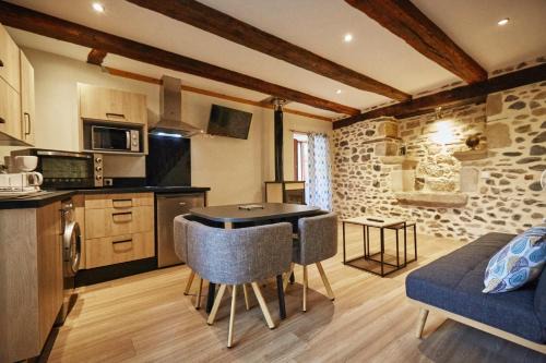 Sainte-Eulalie-d'Olt House | Jolie maison deux chambres et canapé-lit #au cœur du village#