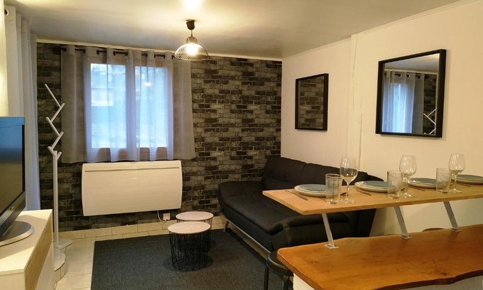 Dole Apartment | Jolie petite maison cosy, jardin, proche centre
