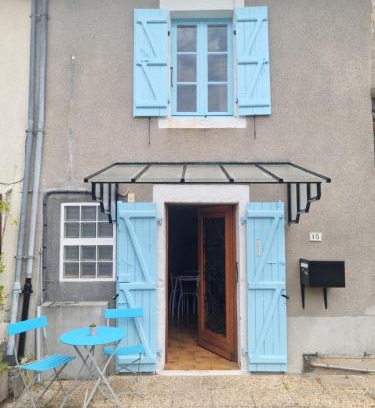 Brigueuil House | Jolie petite maison dans village fortifié