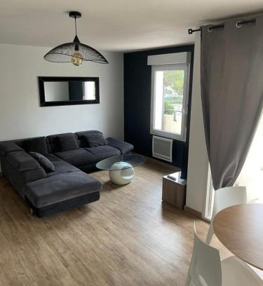 Seilh Apartment | Jolie T2 au golf de Seilh