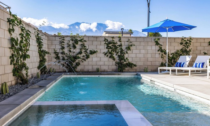 Palm Springs House | Joules @ The Lumen - Saltwater Pool, Spa, Fire Pit, BBQ, Tesla Charger