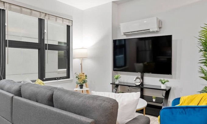 Westown Apartment | Journal Commons 330 · Executive Suite 1BR The Heart of Milwaukee