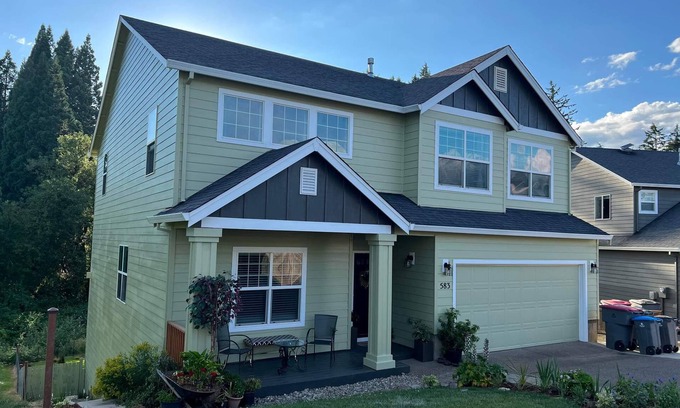 McMinnville House | JOY' Large Serene Creekside Home awaits you!
