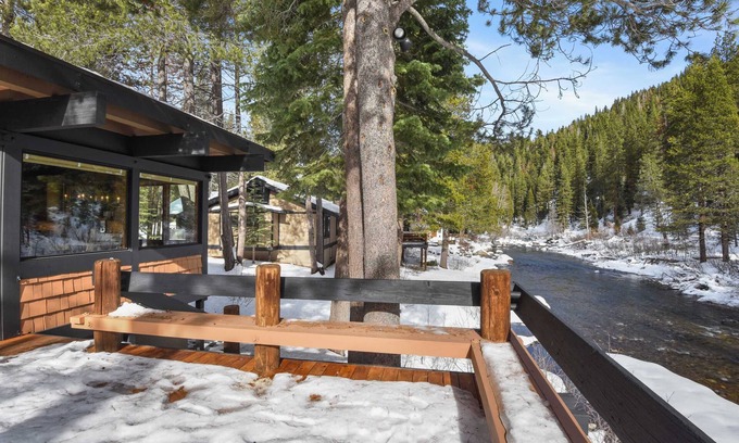 Olympic Valley House | Joy on the River Stunning Waterfront Home for 10