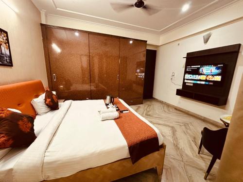 Sector 70 Hotel | JPM Suites Noida 70