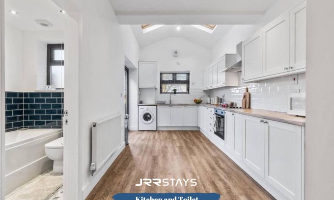 Winshill House | JRR Stays - Burton Upon Trent - 43 Min Alton Towers