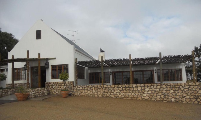 Vredenburg House | Juffroushoogte Gaste Plaas