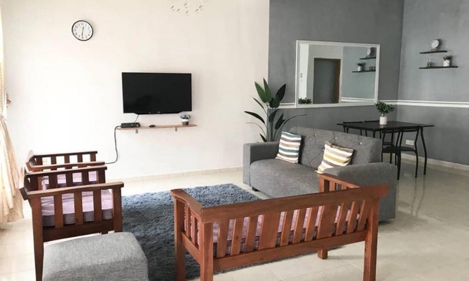 Ayer Keroh House | Julia Homestay Taman Tasik Utama MiTC
