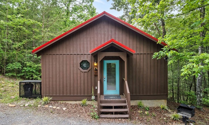 Gatlinburg - Pigeon Forge Cabin | July 14-16 Deal! #1 Honeymoon Cabin Cute Clean Comfortable Secluded