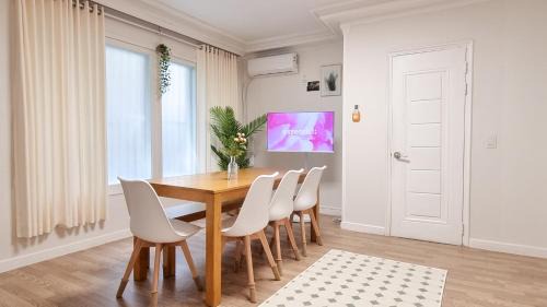Hapjeong-dong House | July & August, Hongdae, 3min to Hapjeong Stn, 7 Guests