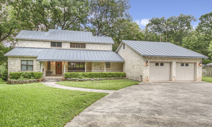 New Braunfels House | Jump right in the river at this gated, 2 acre Guadalupe Riverfront home!