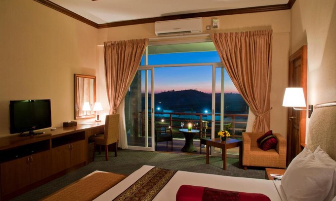 Naypyidaw Hotel | Junction Hotel Nay Pyi Taw (Bed & Breakfast)