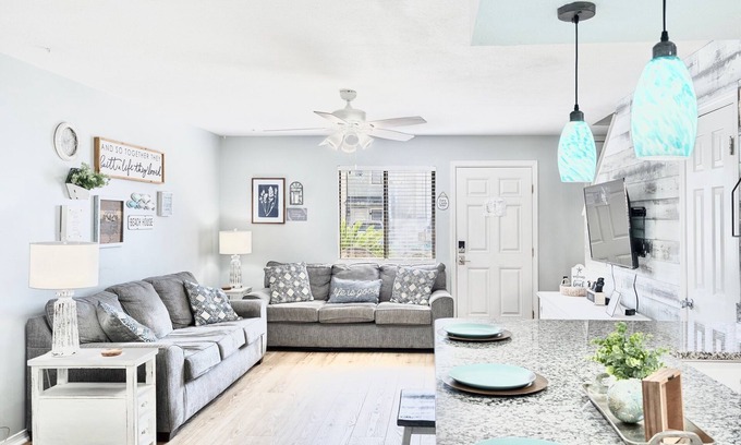 Panama City Beach House | June 1-8 Discounted- 2bed 1.5 bath-GOLF CART-11 POOLS-MINI GOLF-5 Star Home