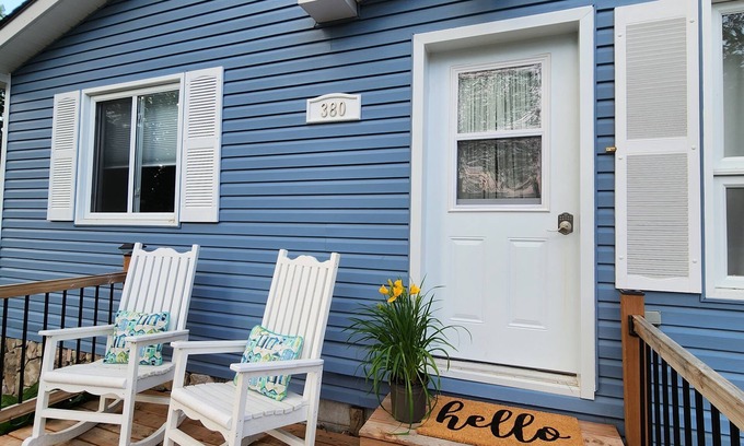 Crystal Beach Cottage | June Sale! Luxury 3 Bedrooms, 2 Bathrooms- Crystal Beach! 3 min walk to beach