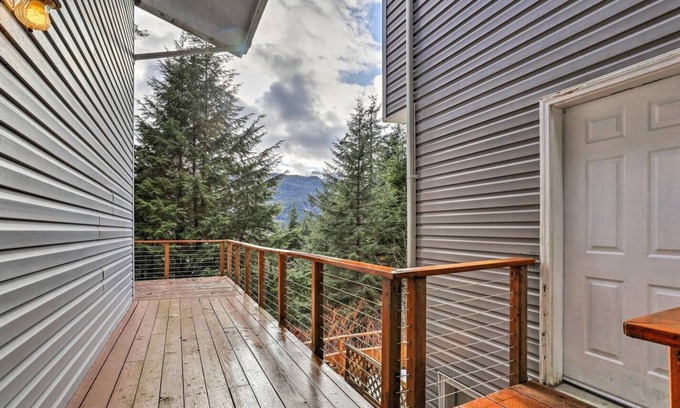 Downtown Juneau Apartment | Juneau Escape ~ Hiking ~ 5 min downtown~ glaciers