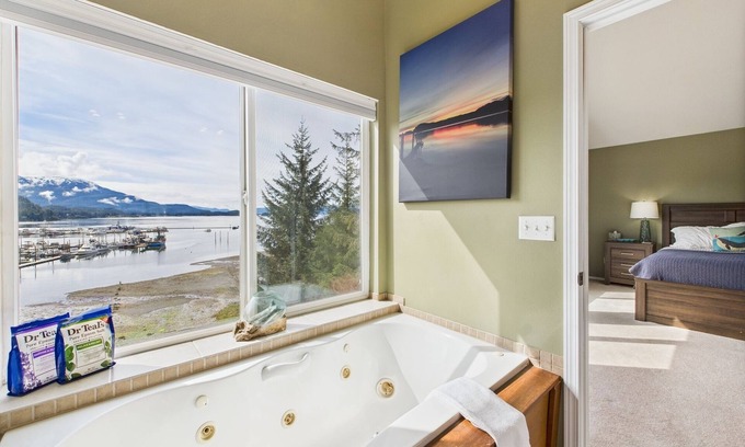 Juneau House | Juneau Oceanfront Home Overlooking Auke Bay