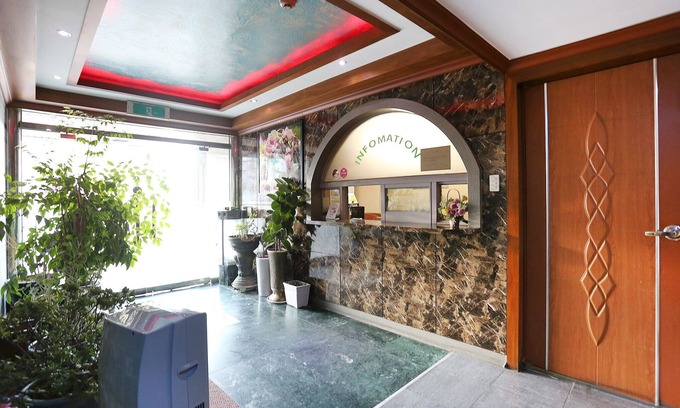 Myonmok-tong Hotel | Junggok Pine Hill