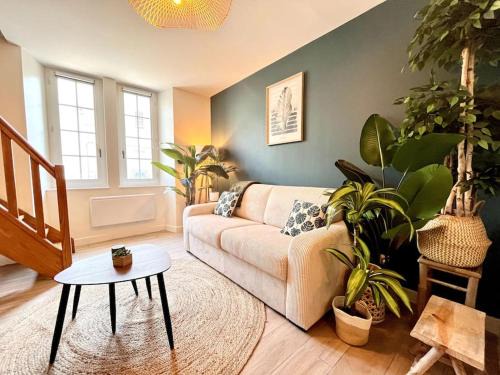 Romans-sur-Isere Apartment | Jungle Haven - Romans-sur-Isère