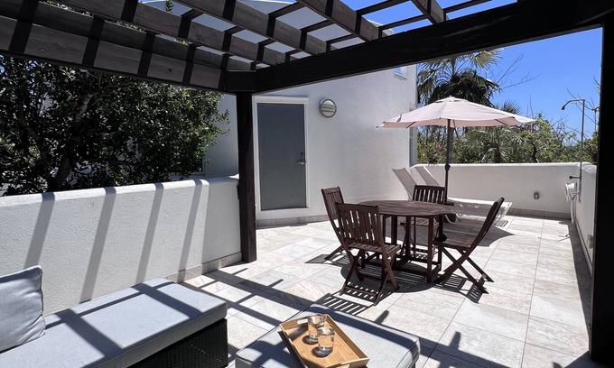 North Side House | Jungle Zen House @ Fort Rocks near beach! (Sleeps 6 - 2 King & 2 Single Beds)