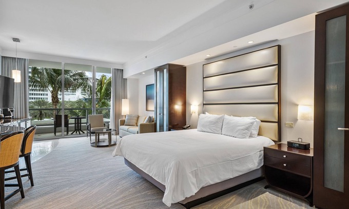 Mid Beach Apartment | Junior Suite at Fontainebleau Hotel Miami Beach