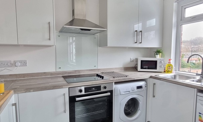 Southampton Apartment | Juniper downstairs apartment sleeps 7 people