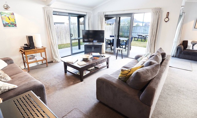 Wanaka Cottage | Juno Escape - Wanaka Holiday Home
