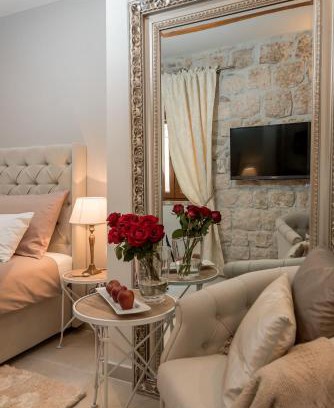 Split Bed & Breakfast | Jupiter Lux Rooms