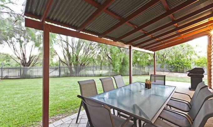 Quindalup House | Just 1 street from Beach. Relaxed holiday home, Ideal for family getaways. n