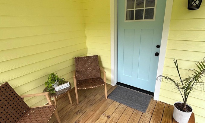 New Smyrna Beach House | Just 3 Miles from the Beach – Welcome to The Sunshine Cottage!