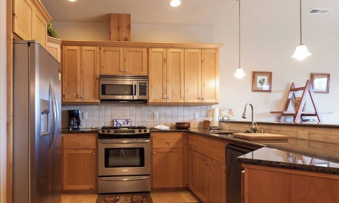 Mt. Hood - Columbia River Gorge House | Just Across Bridge to White Salmon - Quiet Spot with River and Gorge Views, A/C