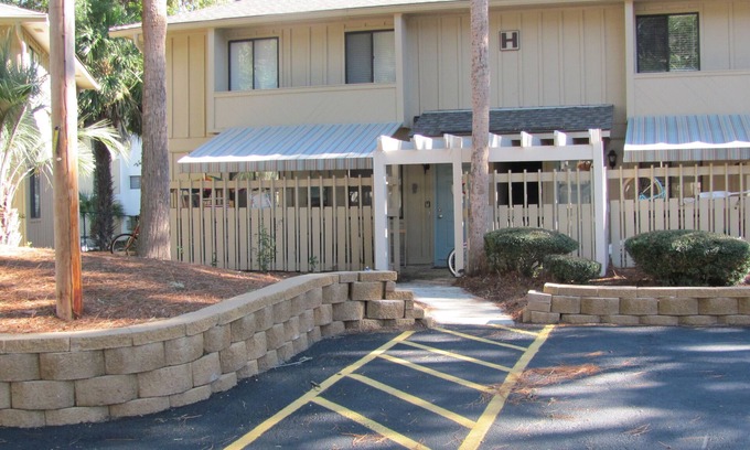 Hilton Head Island Villa | 'Just Another Day In Paradise' in our 2BR-2BA Villa