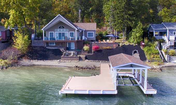 Town of Jerusalem House | Just Bluffin': Keuka Lake Luxury Rental + Hot Tub! Close to Wineries