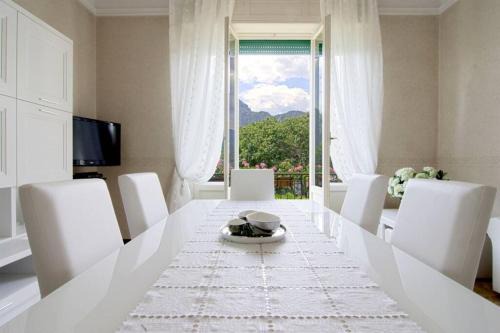 Bellagio Apartment | JUST LAKE