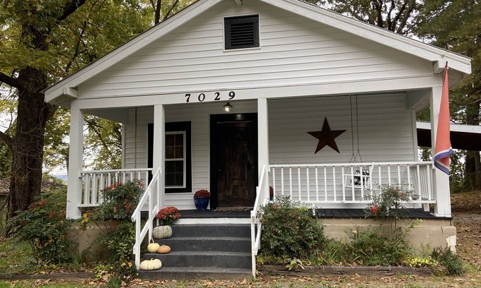 Lookout Valley Neighborhood Association House | Just minutes from downtown and rock city/ruby falls!