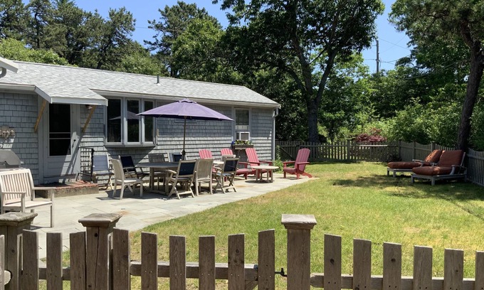 Brewster House | Just minutes from the beach!