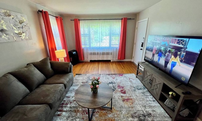 Westwood Apartment | Just Peachy King Apartment 4